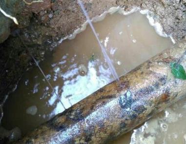 肇庆市楼顶渗水维修公司分享下地暖漏水的原因及检测方法。